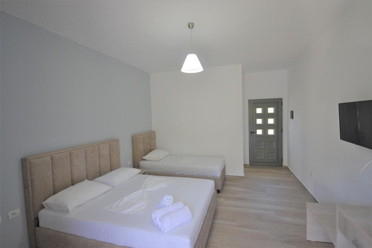 Hotel Bujtina Eleni à Himarë Extérieur photo