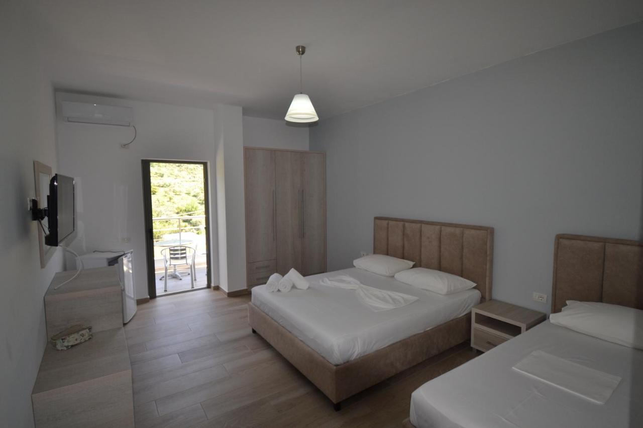 Hotel Bujtina Eleni à Himarë Extérieur photo